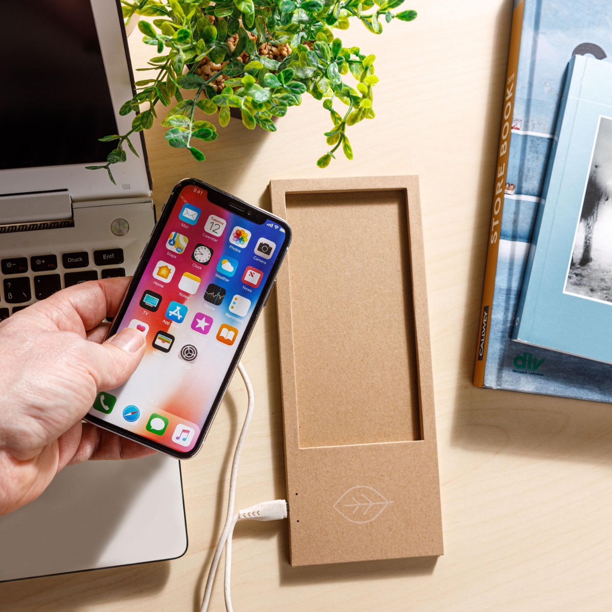 Wireless Charger mit Ablage aus Papier