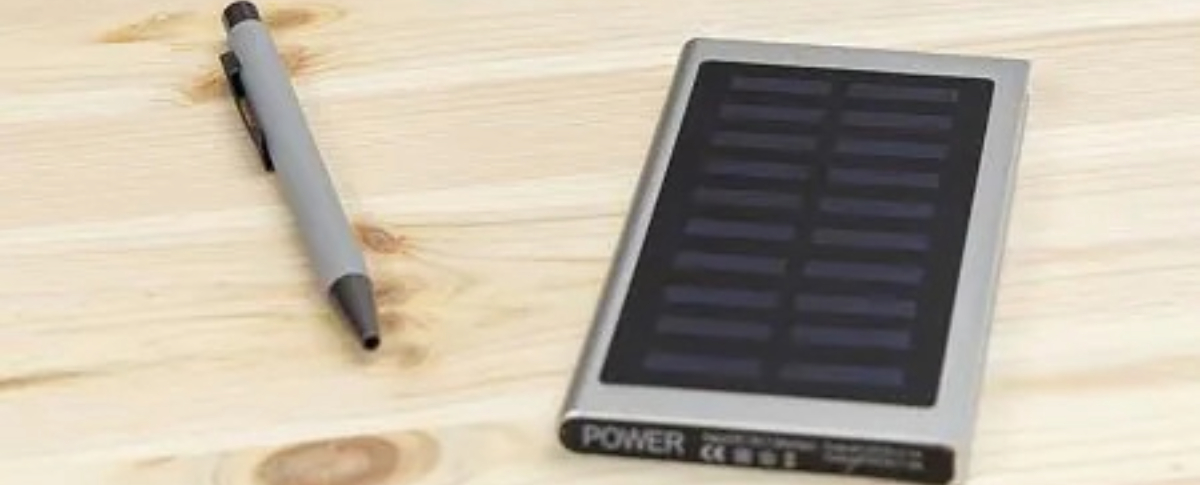 powerbanks mit solar veredelt mit firmenlogo