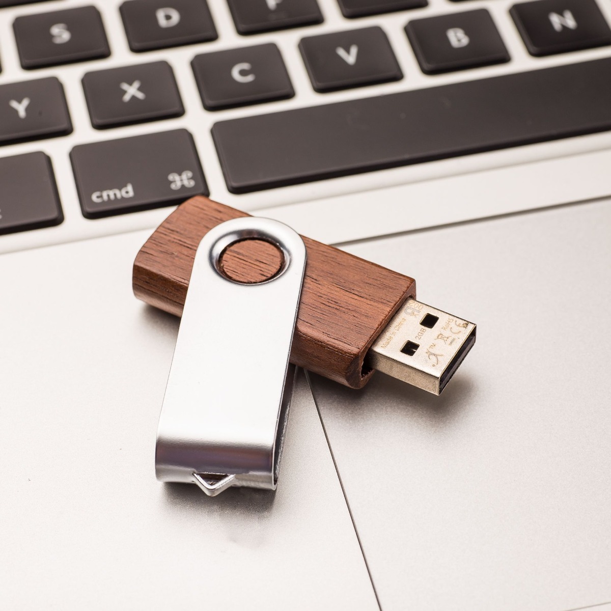 Elegantes Design des USB-Stick Expert Holz