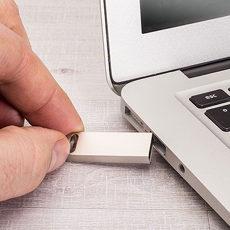 USB-Stick Claire als idealer Geschäftspartner
